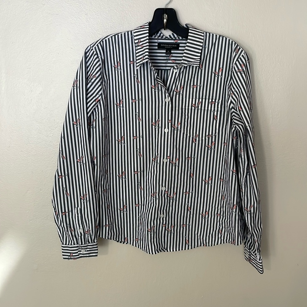 EUC Banana Republic Champagne Glass Shirt. Medium